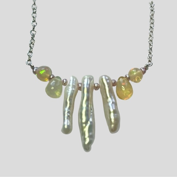 Elegant Pearl and Ethiopean Opal Bead Necklace! - Picture 1 of 2